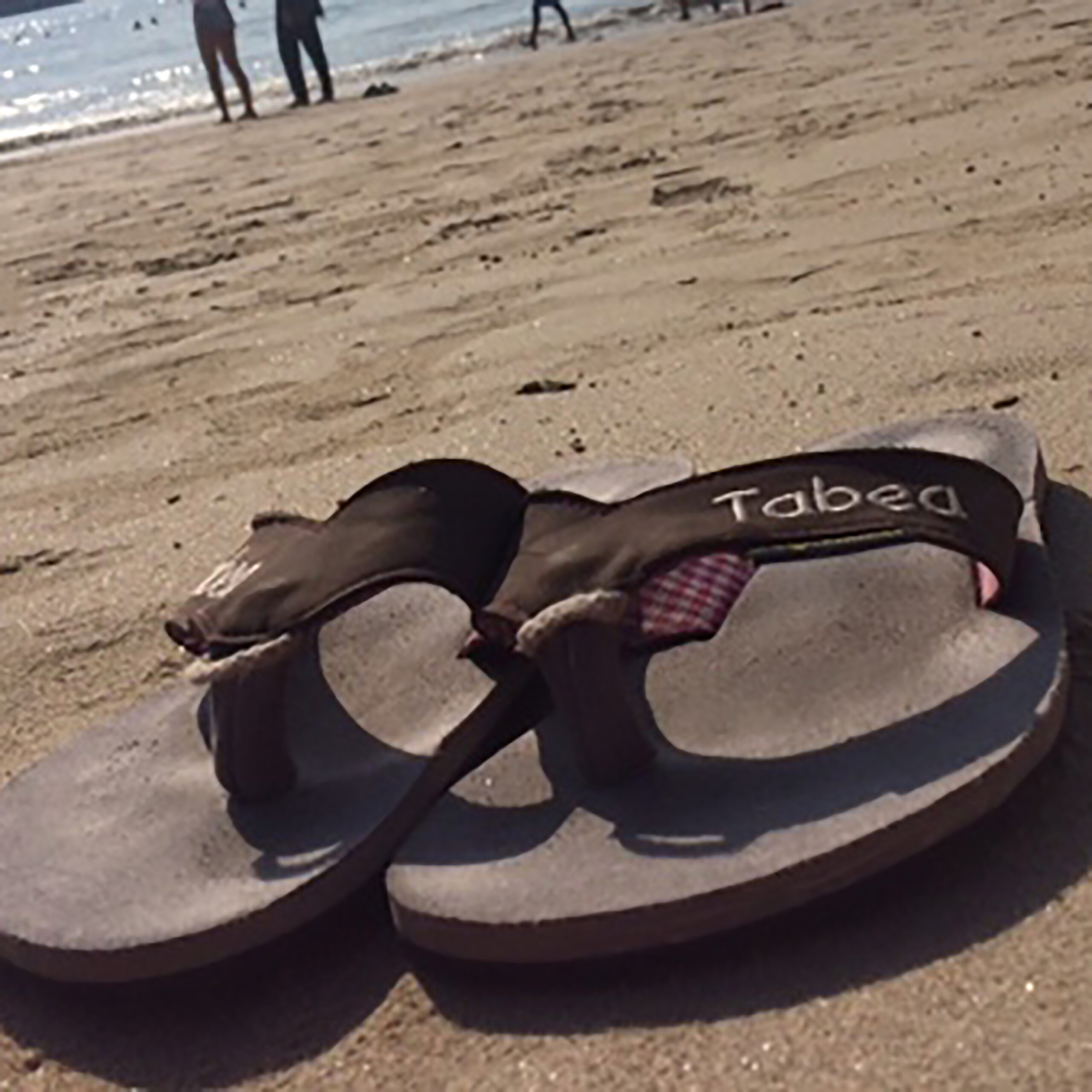 Individuelle Zehentrenner von Doghammer mit Bestickung