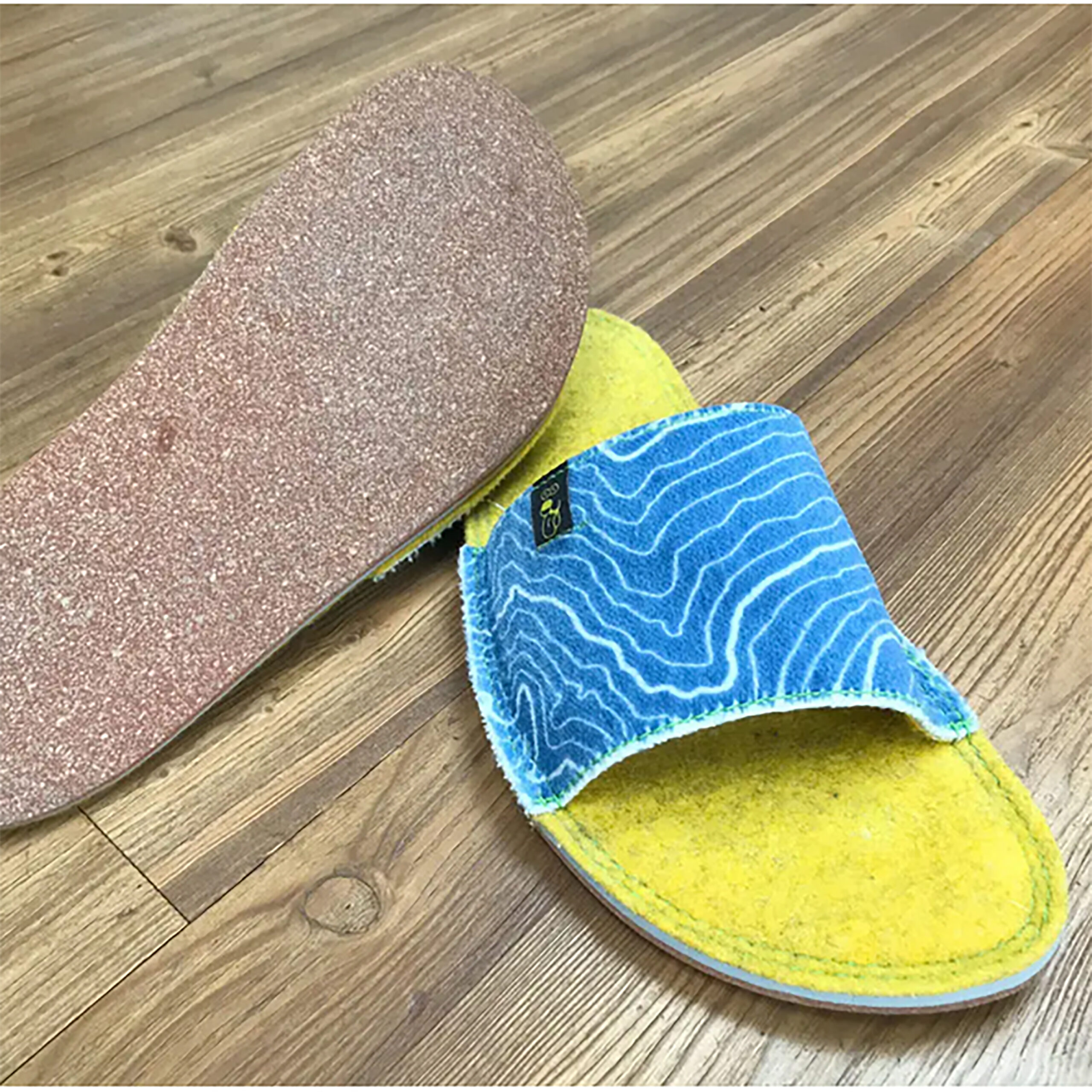 Doghammer Upcycling Hüttenschuh mit Skifell in blau