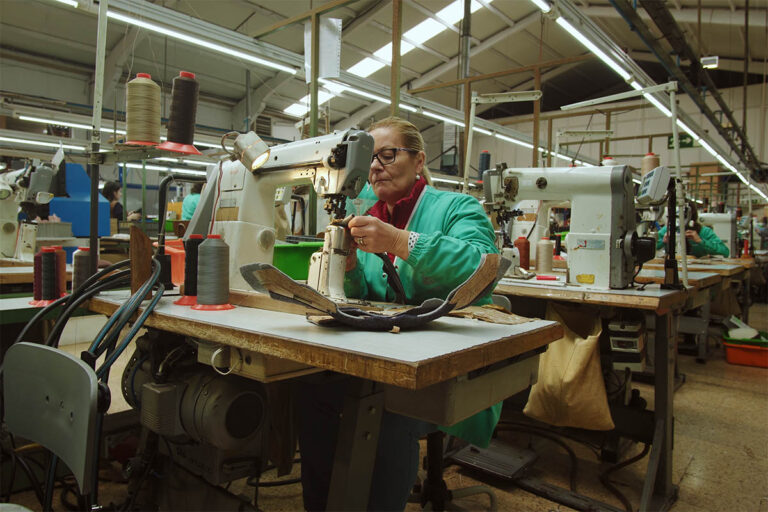 Wie funktioniert die Schuhherstellung Doghammer