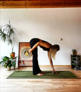 Tamara Lohr Vorbereitung Halbmond Yoga