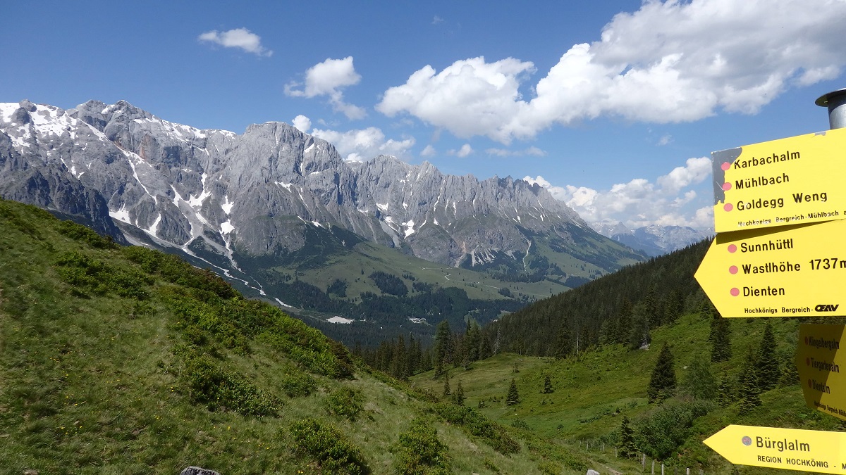 Beschilderung der ersten der 11 Salzburger Almenweg Etappen