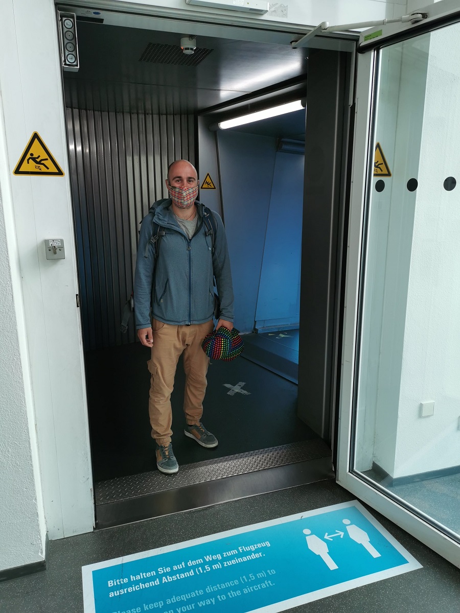 Beginn unseres Porto Reiseberichts: Einstieg ins Flugzeug