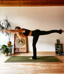 Tamara Lohr Yoga Krieger III
