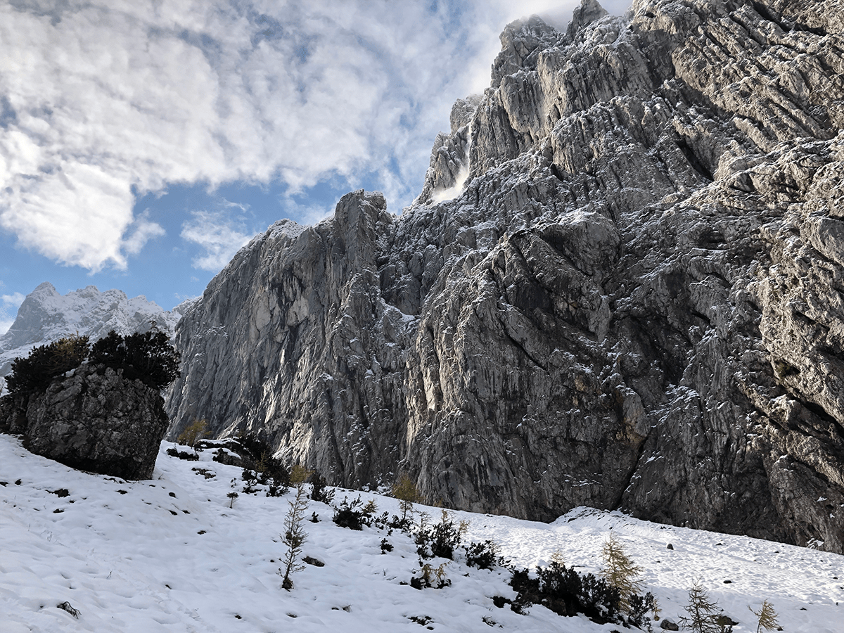 Felswände beim Aufstieg auf die Fritz Pflaum Hütte