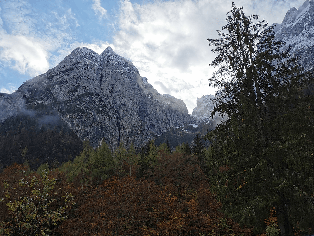 Blick vom Wanderparkplatz auf den Berg