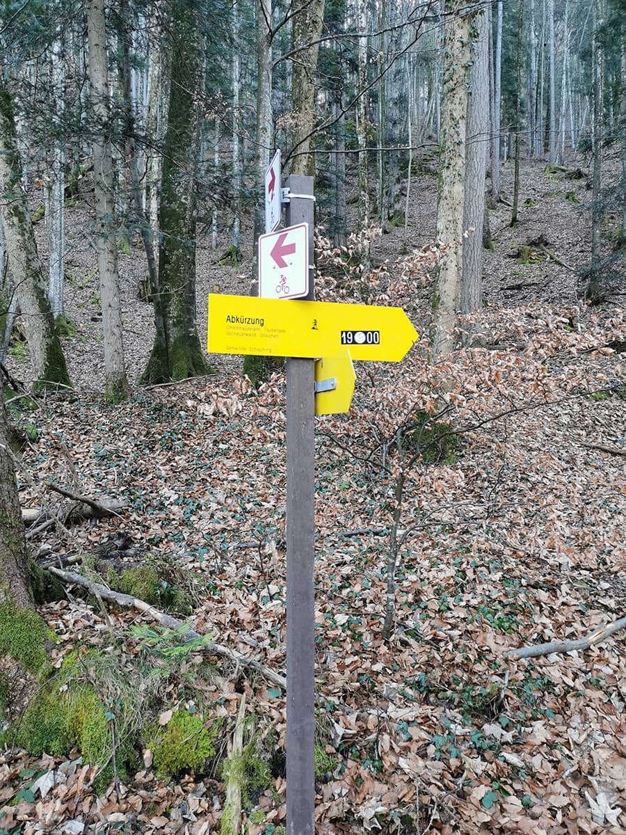 Schild mit der Aufschrift Abkürzung