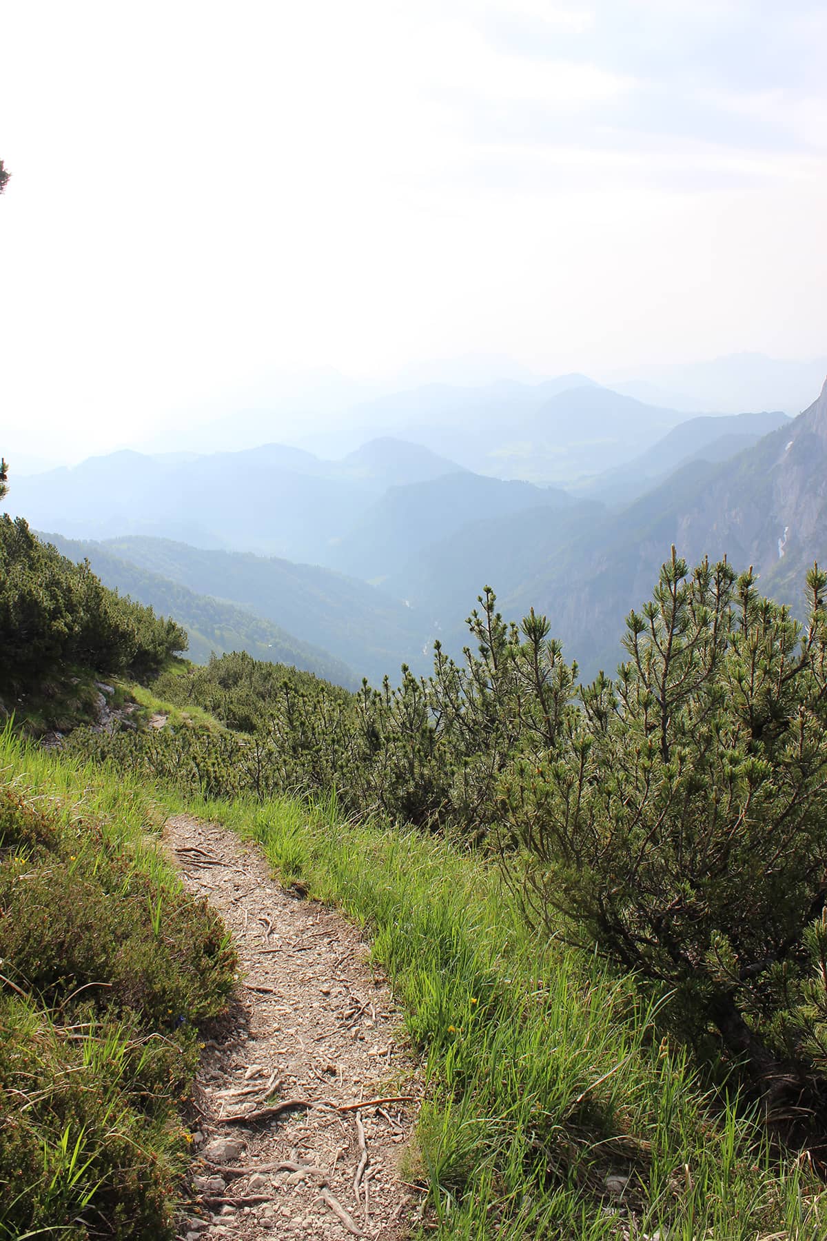 Abstieg beim wildcampen in den Bergen