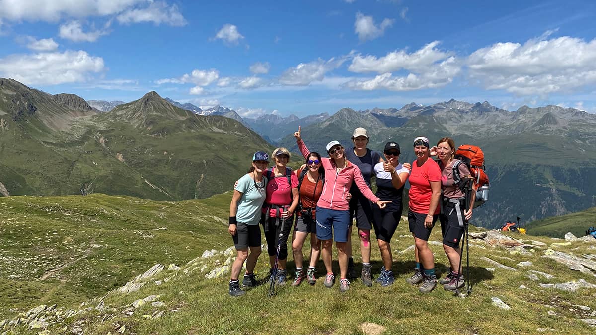 Nicole von ladiestour.bayern mit Gruppe in den Bergen Nicole von ladiestour.bayern mit Gruppe in den Bergen