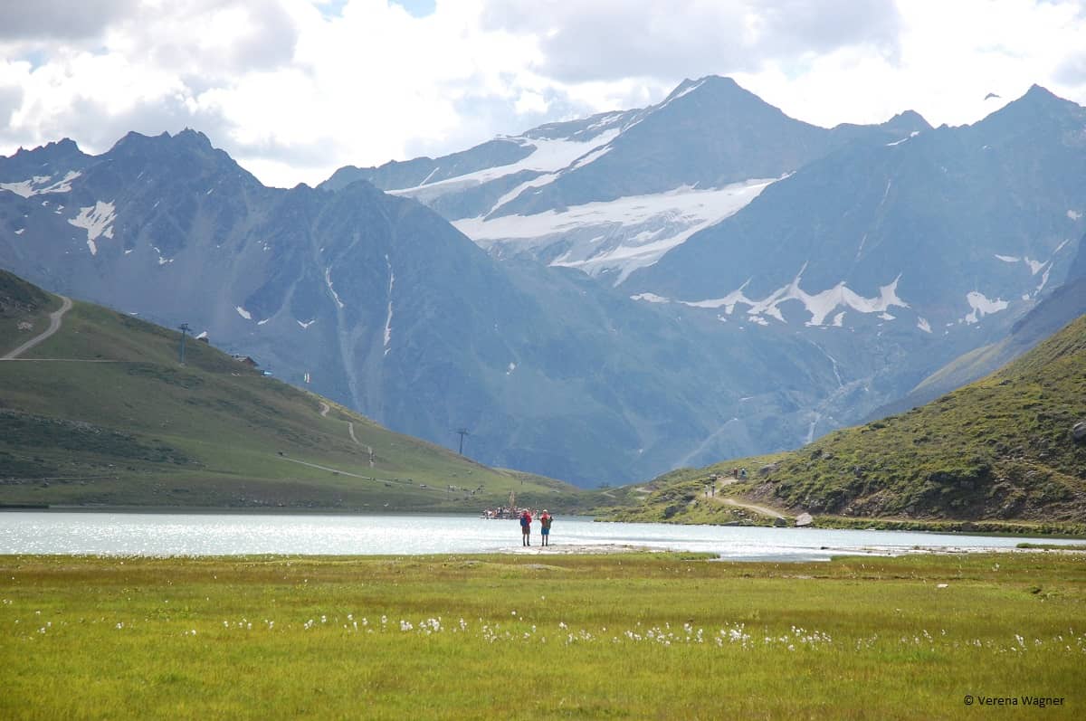 Blick auf der Wanderung Rifflsee Pitztal mit Bergpanorama