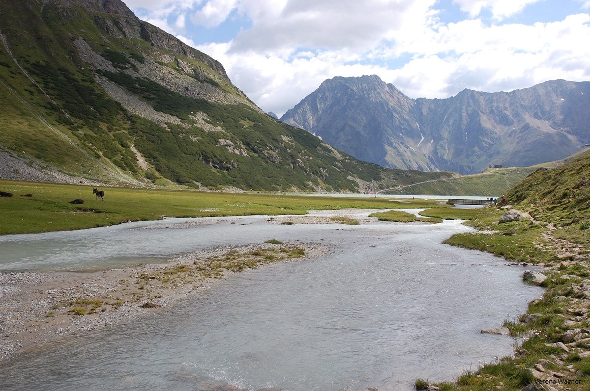 Bank auf Insel im Rifflsee Pitztal