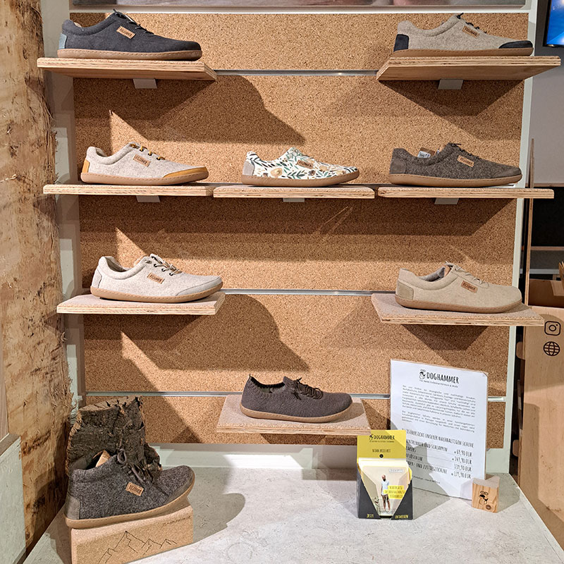 barfussschuhe-kaufen-auswahl auswahl von barfussschuhen in einem geschäft