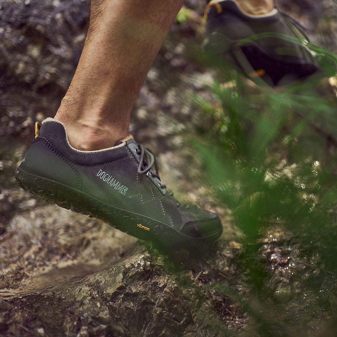 Actionbild-Terrar-Rock-darkgrey-1080 barfuß wanderschuh zum training der fußmuskulatur
