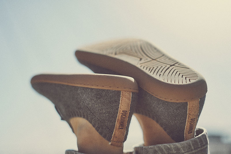 barfussschuhe-uebergewicht-1200-800-v2 barfußschuhe werden in den himmel gestreckt