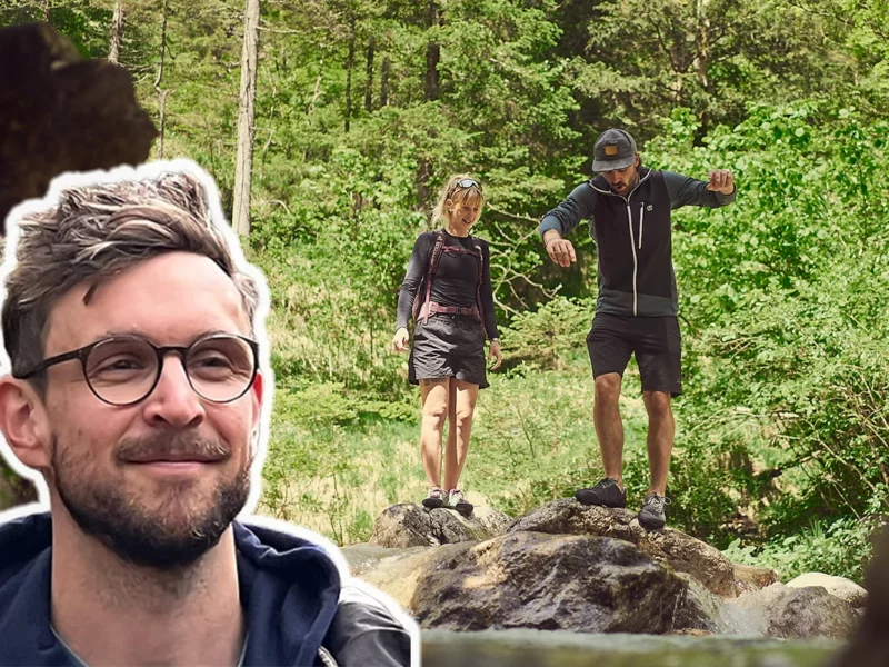 ben grümer von der barfußschule beim wandern