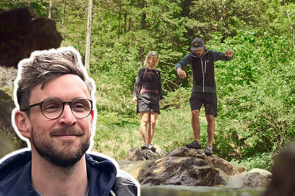 ben grümer von der barfußschule beim wandern