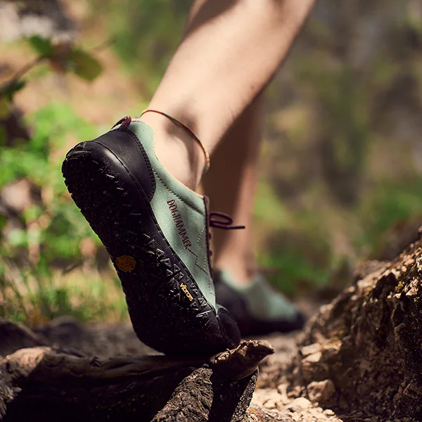 barfuß wanderschuh im einsatz am fels