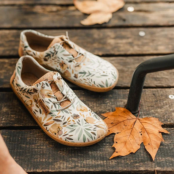 barfußschuh mit blumenmuster