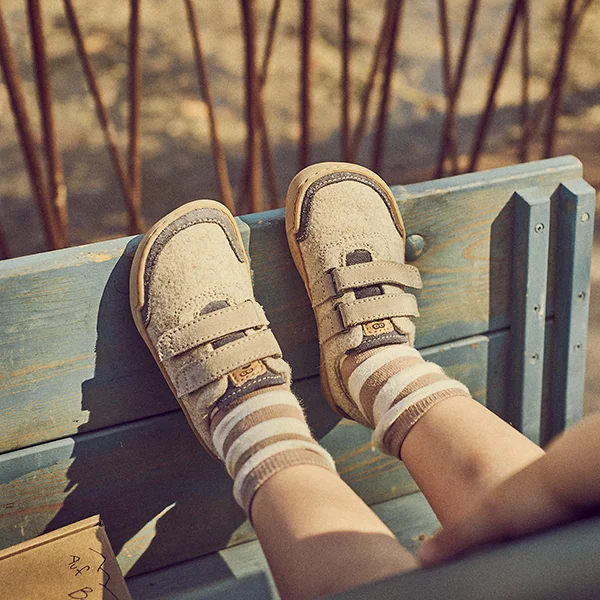 kinder barfußschuhe aus wolle im bollerwagen