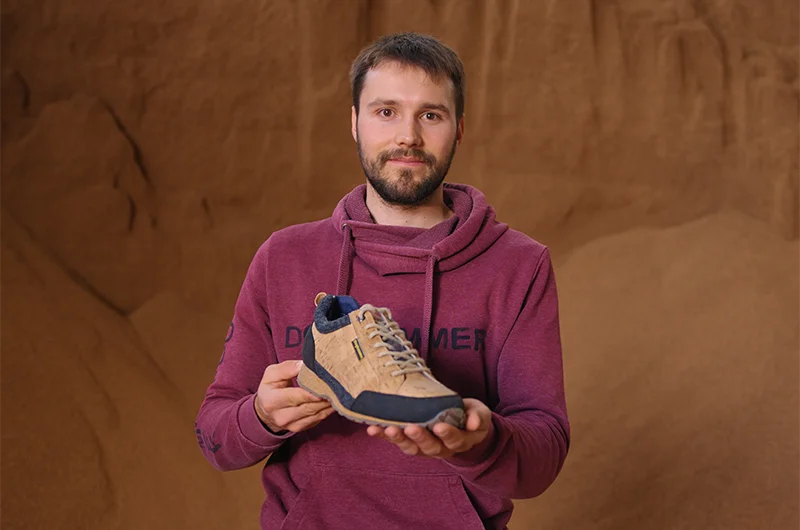 maximilian mit dem ersten barfußschuhe aus kork