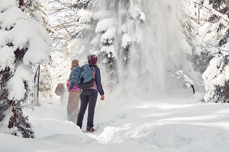 frauen tragen winter barfußschuhe