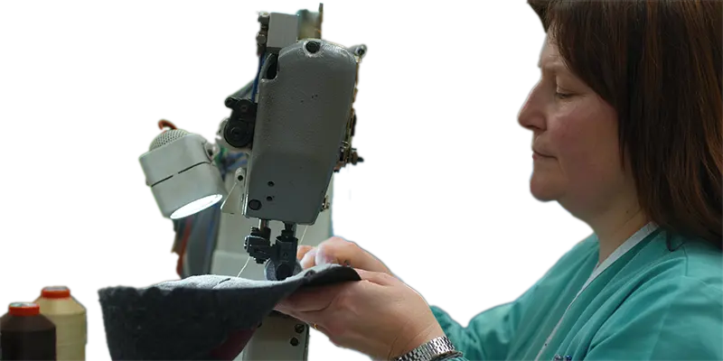 näherin näht einen nachhaltigen schuh