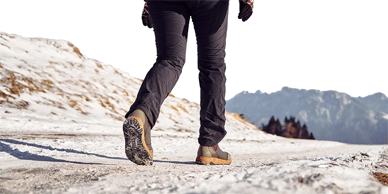 winterschuhe im einsatz im schnee