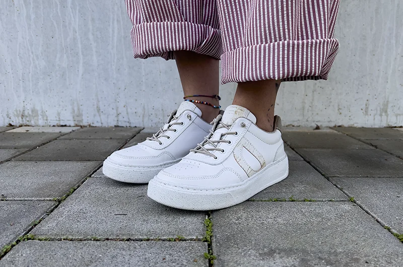Weiße Sneaker